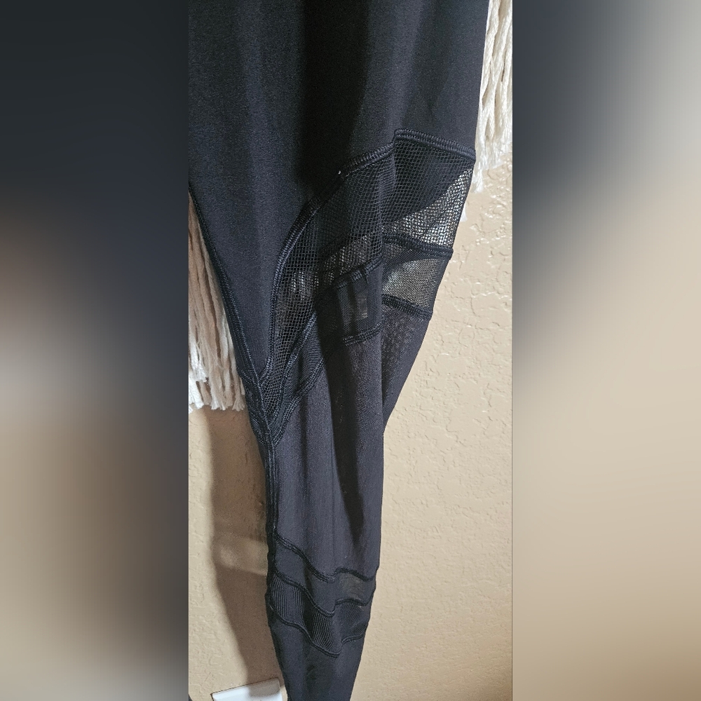 Lululemon Seek The Heat Tight Black Size 4 Blokette Sporty Chic - Picture 5 of 8